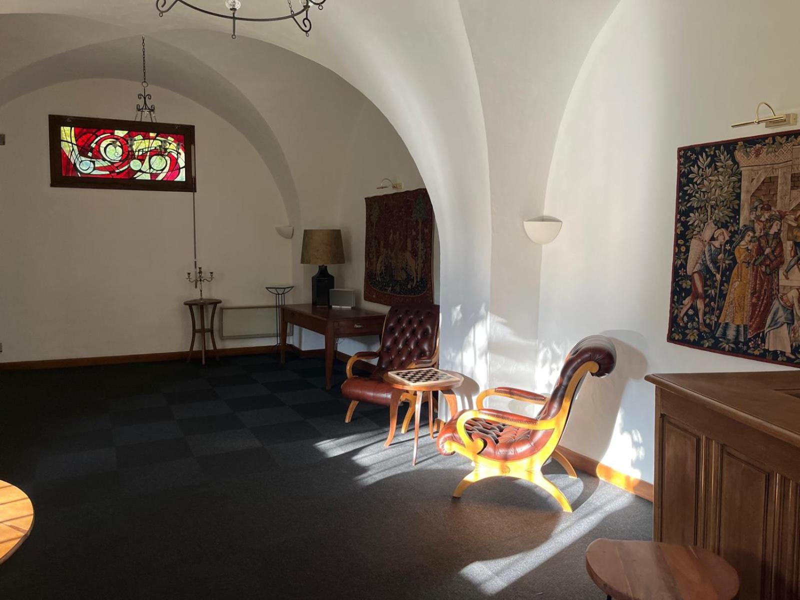 La Cour Carree Hotell Perrier Eksteriør bilde