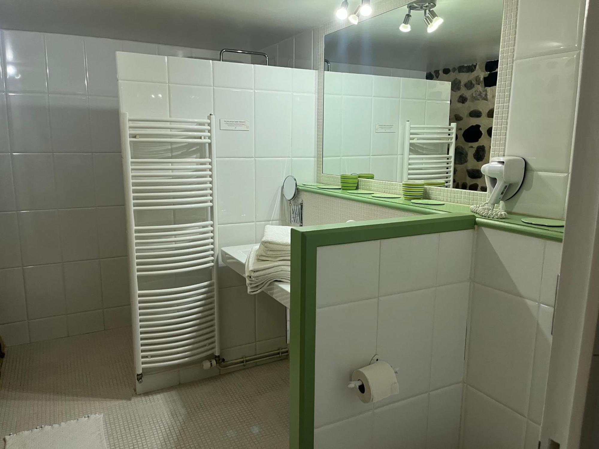 La Cour Carree Hotell Perrier Eksteriør bilde