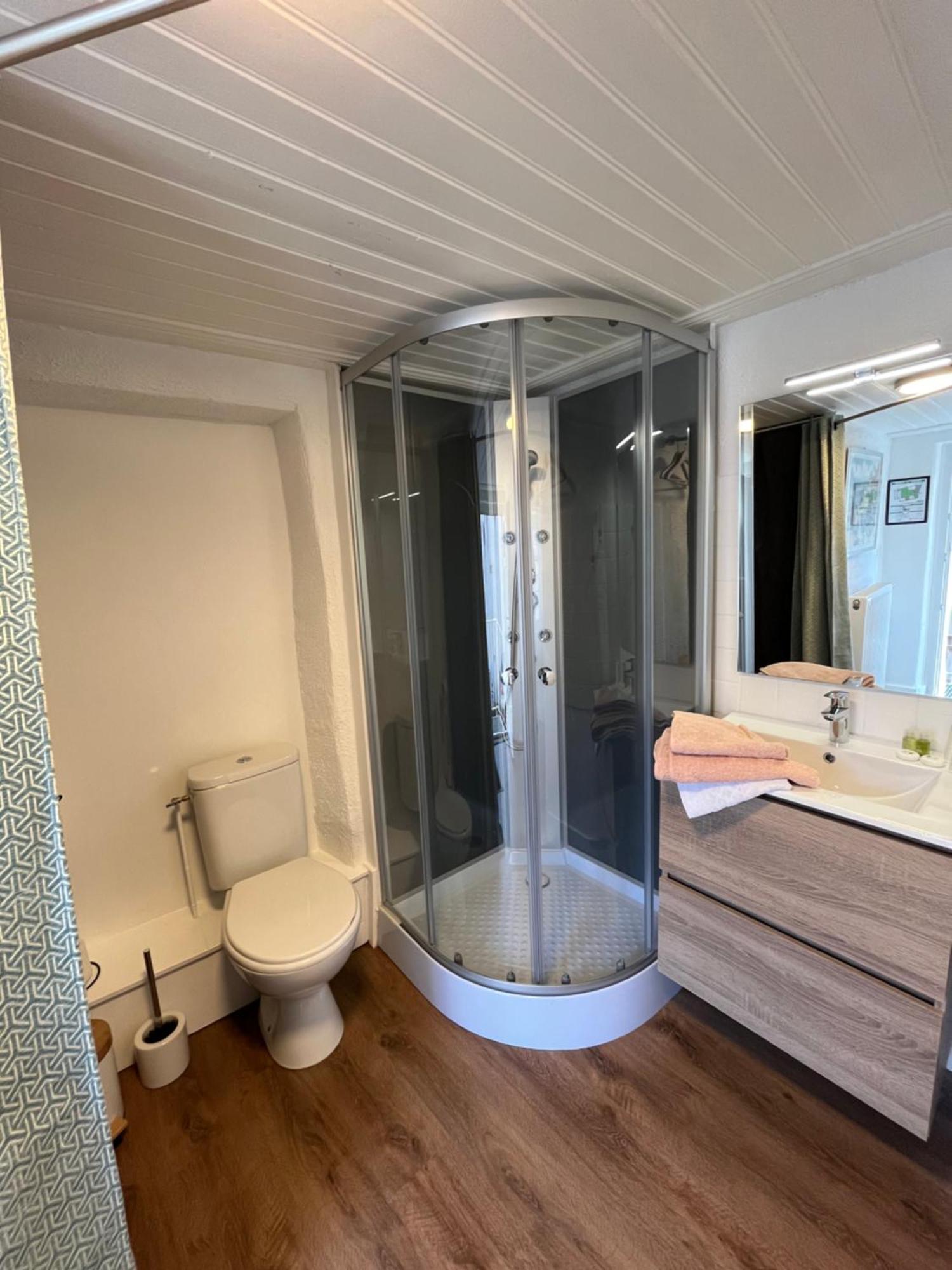 La Cour Carree Hotell Perrier Eksteriør bilde