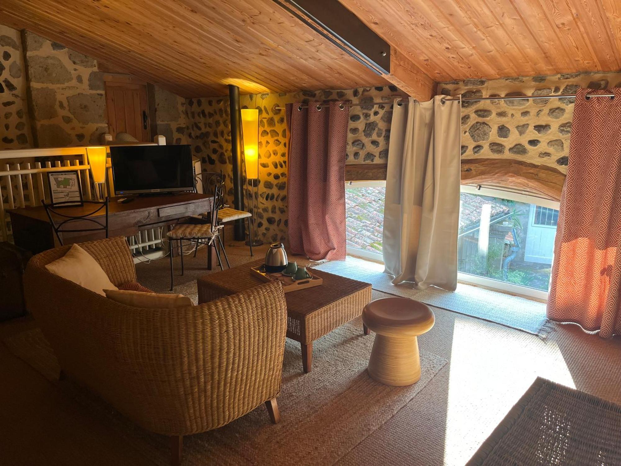La Cour Carree Hotell Perrier Eksteriør bilde
