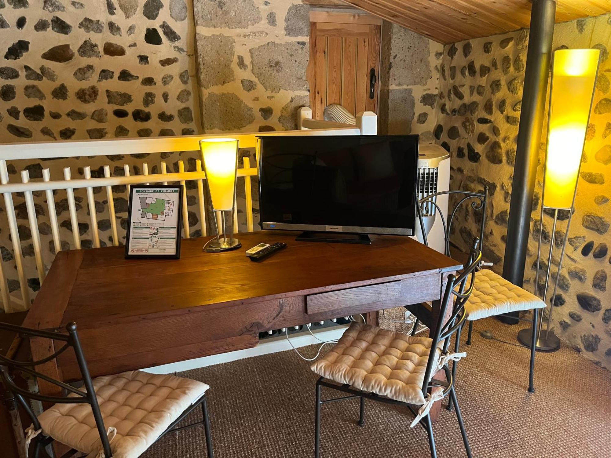 La Cour Carree Hotell Perrier Eksteriør bilde