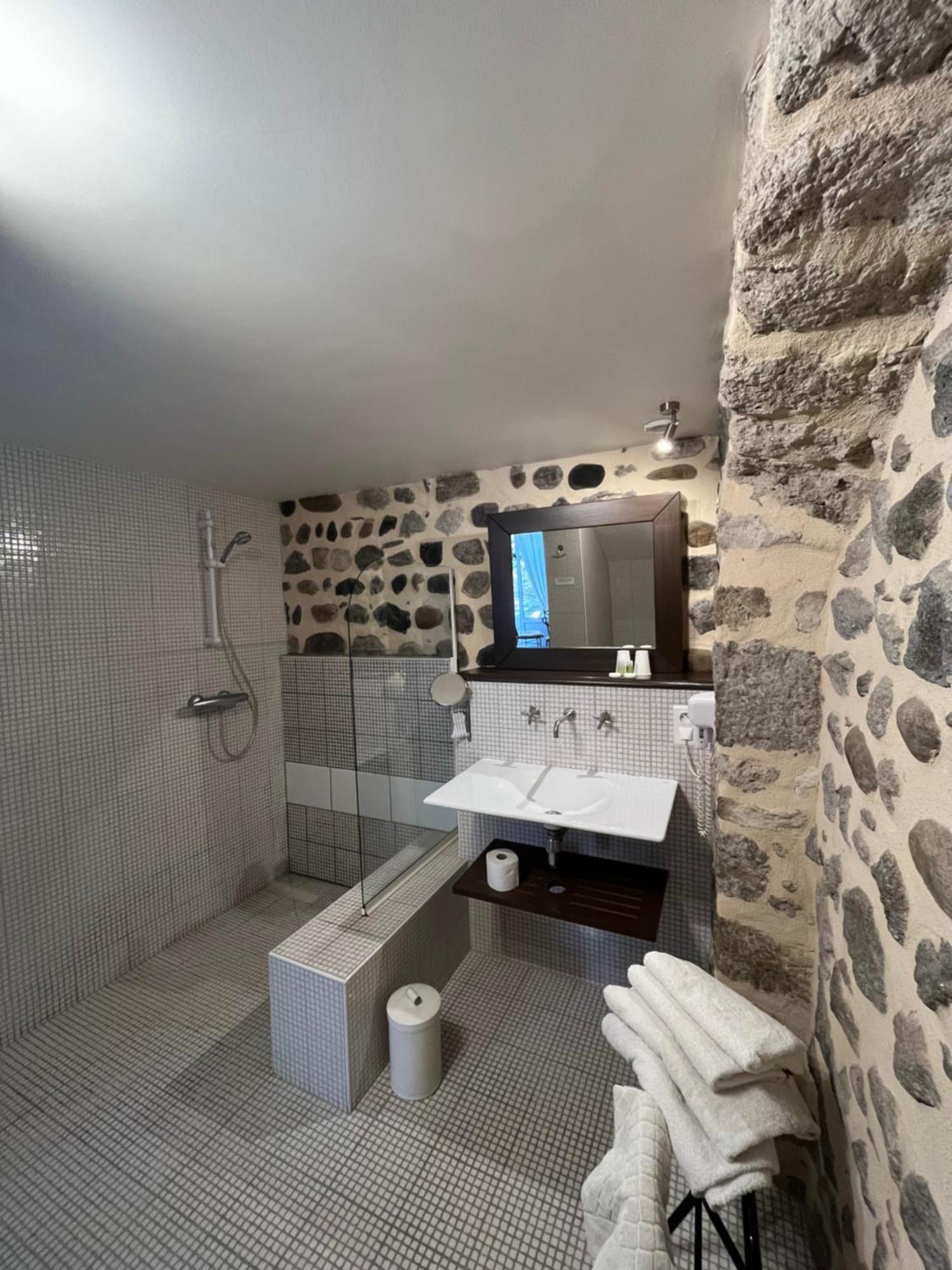 La Cour Carree Hotell Perrier Eksteriør bilde