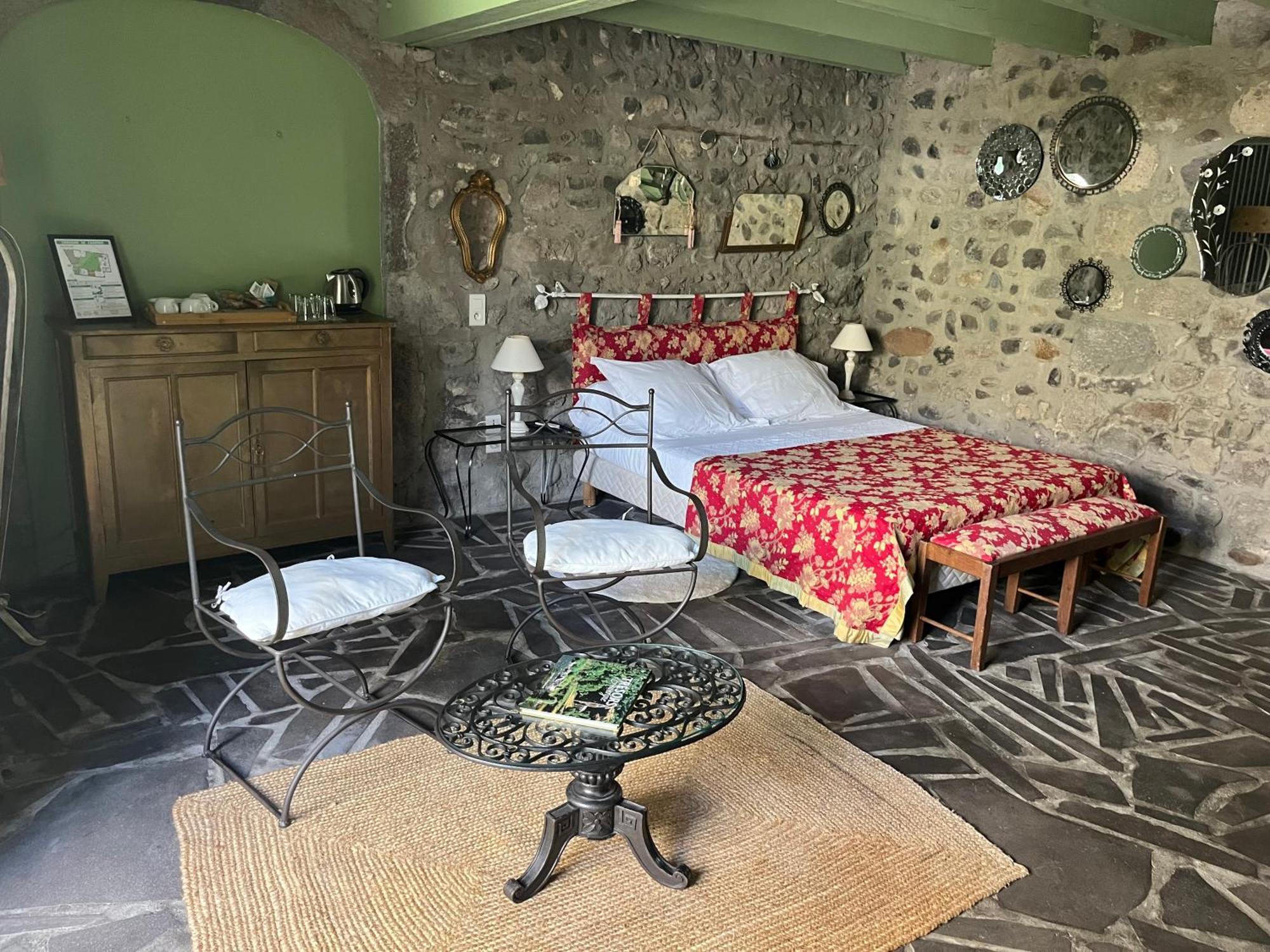 La Cour Carree Hotell Perrier Eksteriør bilde