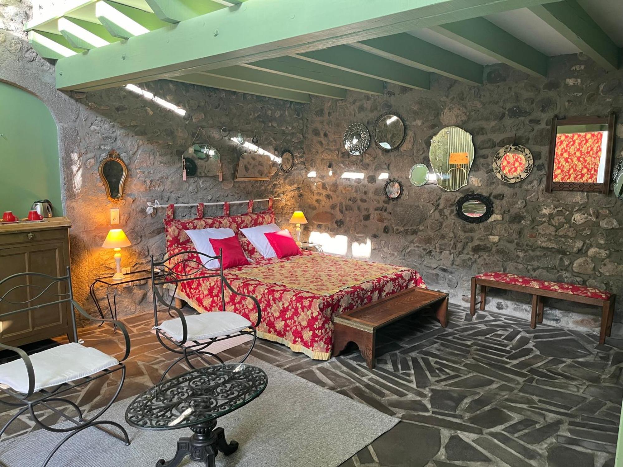 La Cour Carree Hotell Perrier Eksteriør bilde