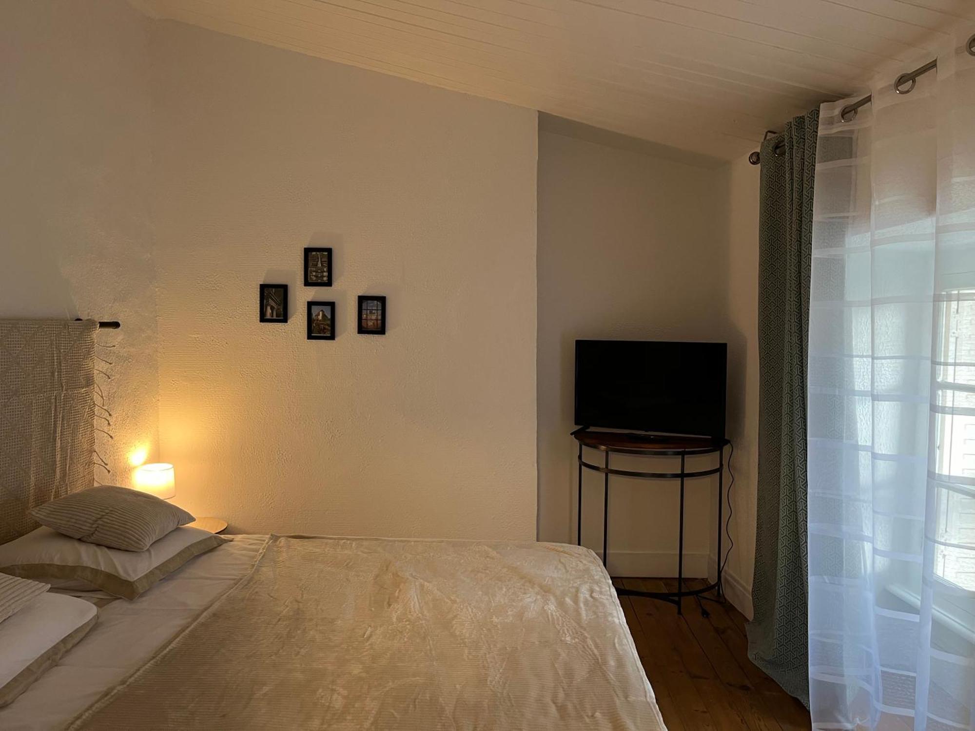 La Cour Carree Hotell Perrier Eksteriør bilde