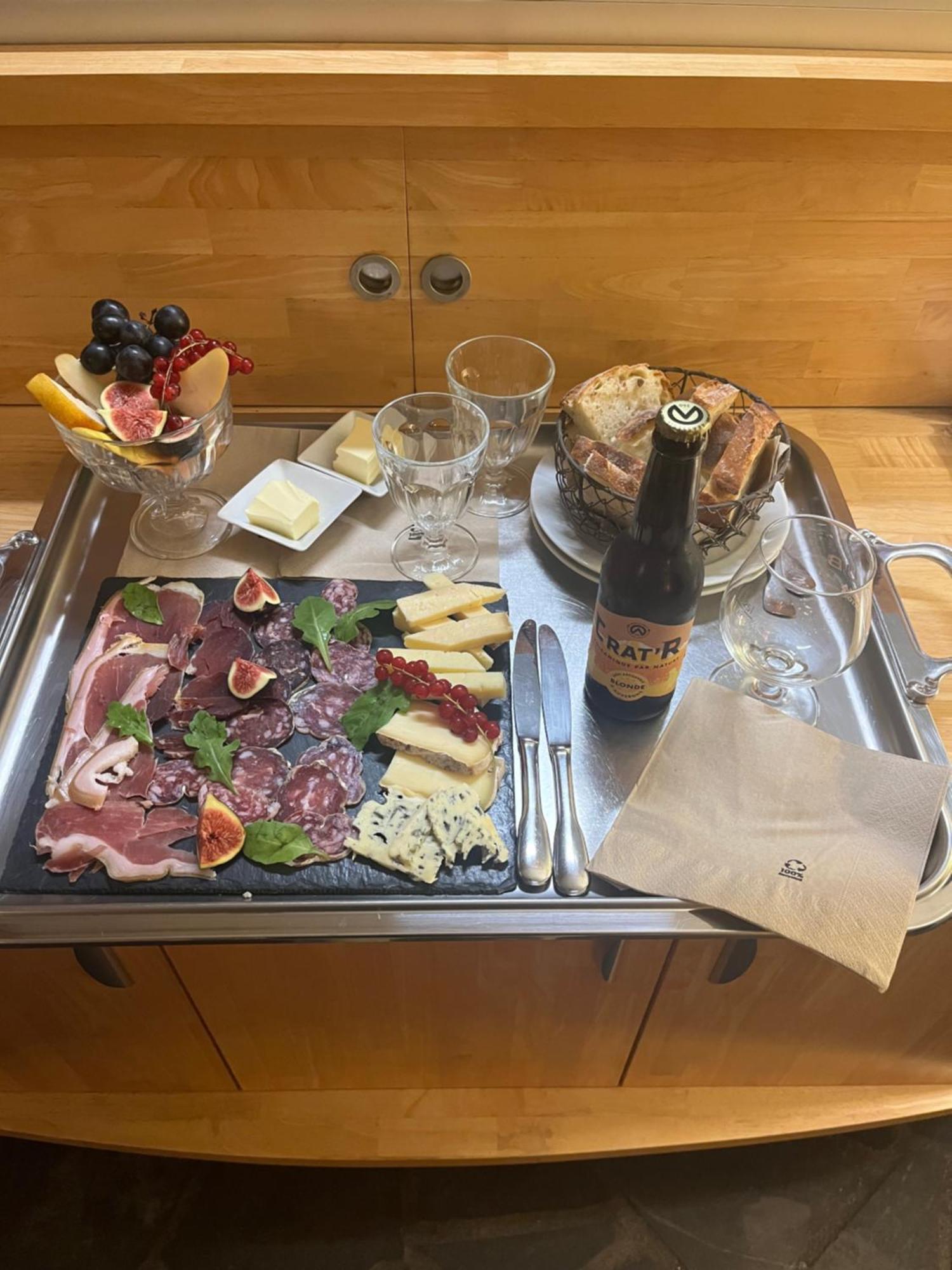 La Cour Carree Hotell Perrier Eksteriør bilde