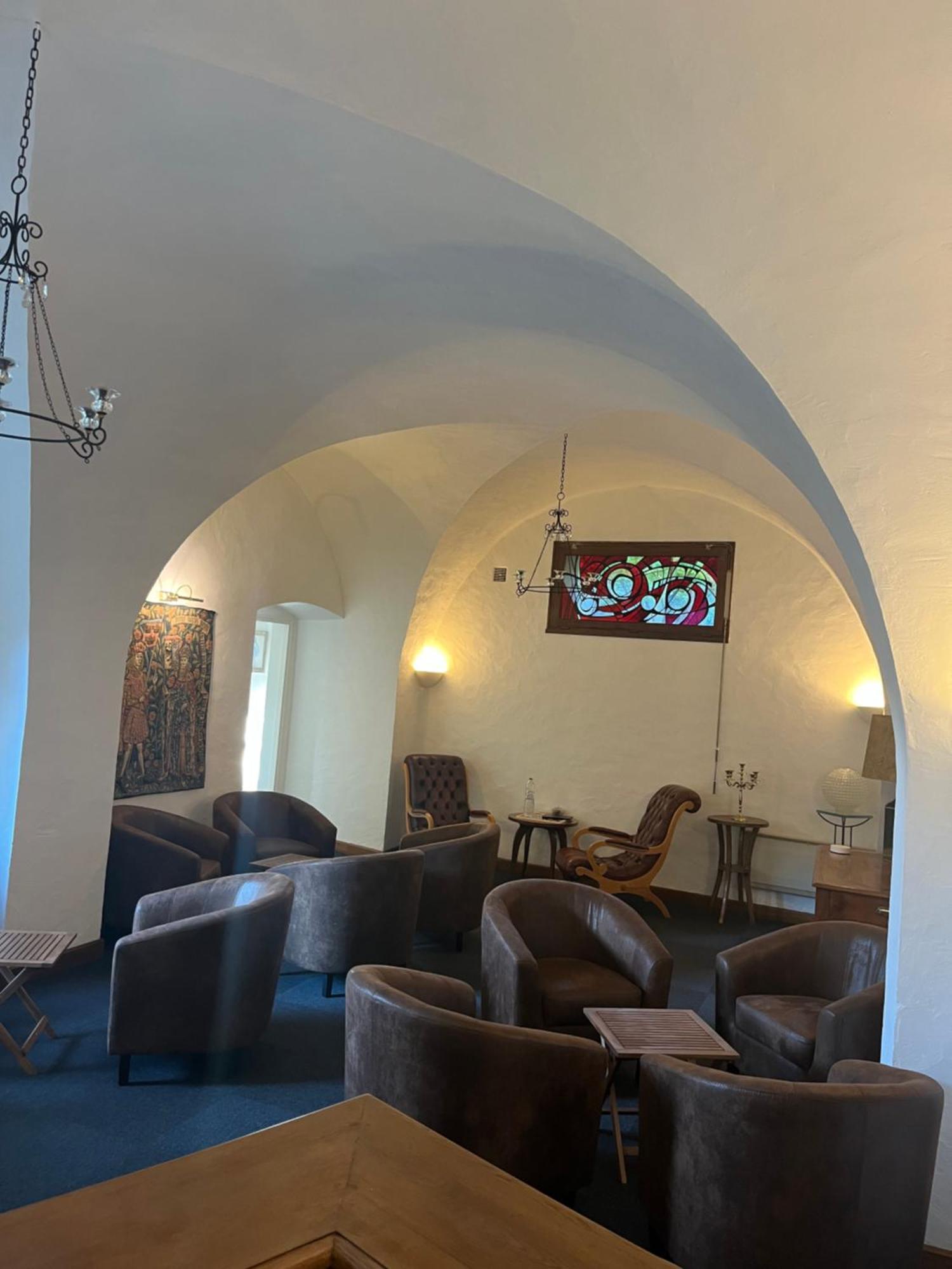 La Cour Carree Hotell Perrier Eksteriør bilde
