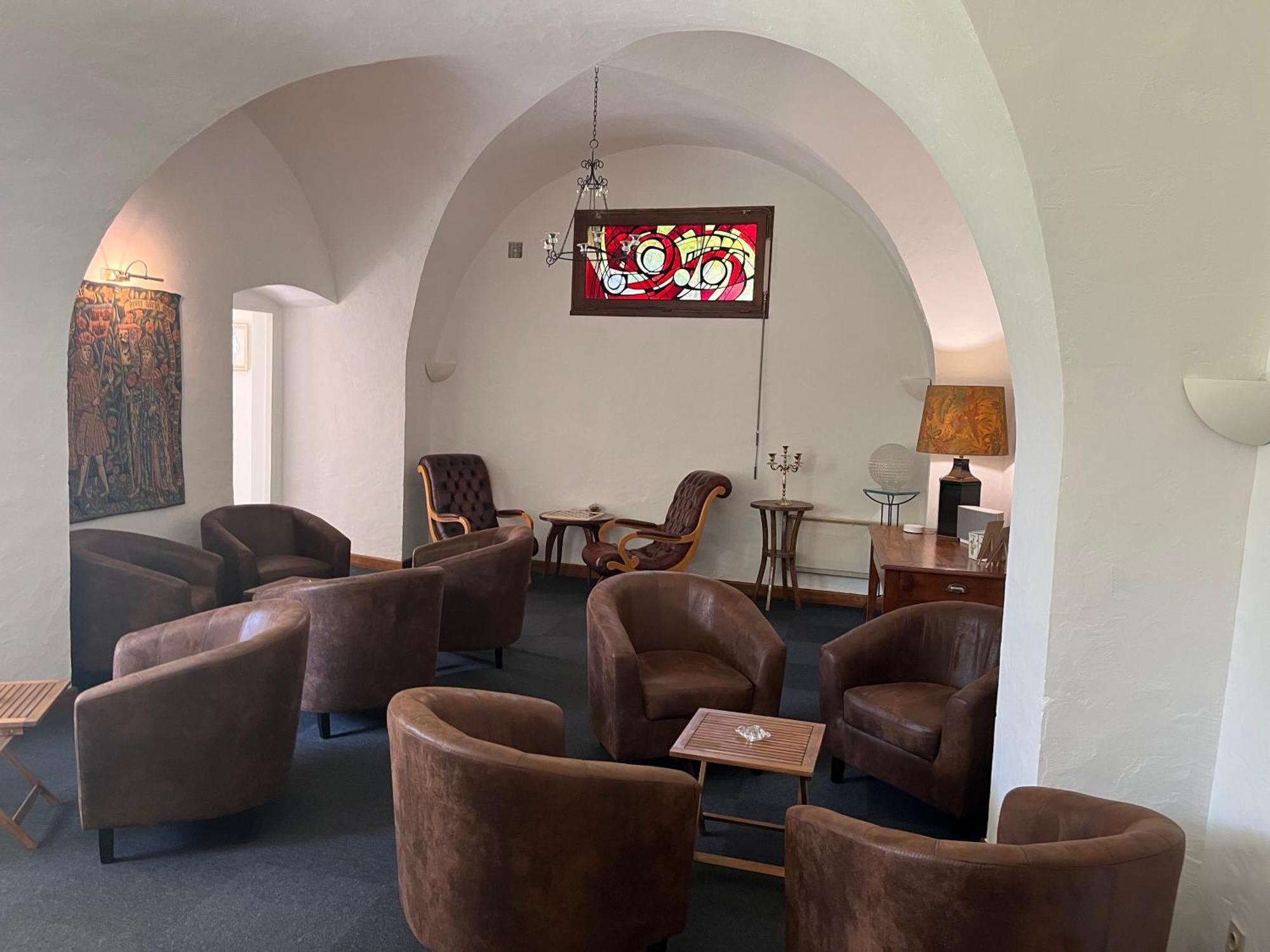 La Cour Carree Hotell Perrier Eksteriør bilde