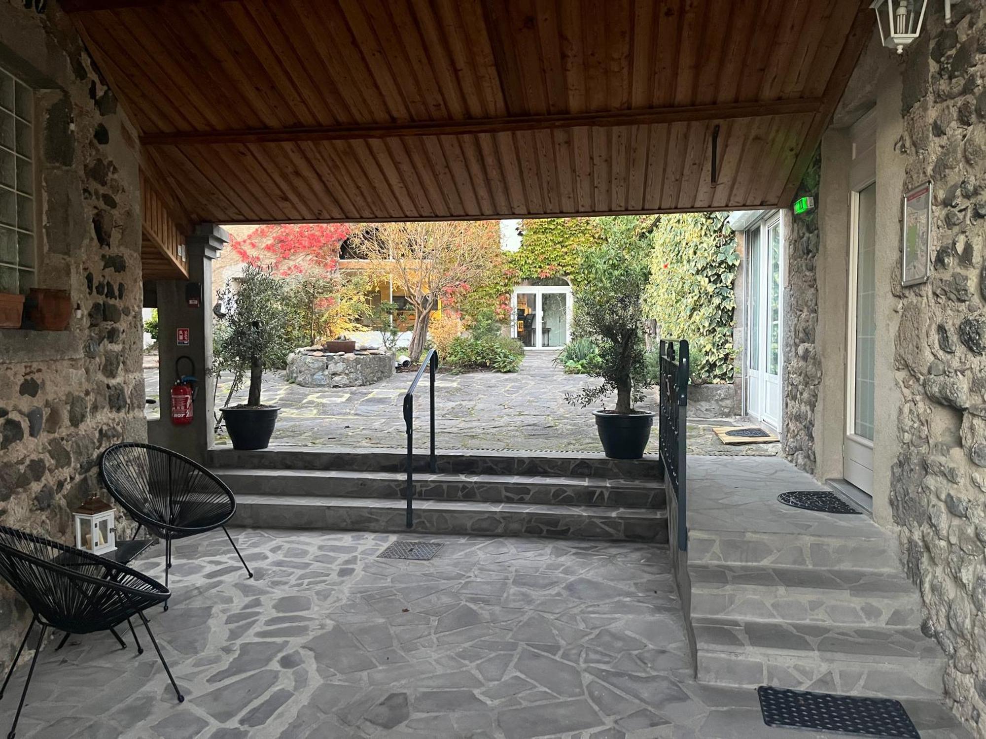 La Cour Carree Hotell Perrier Eksteriør bilde